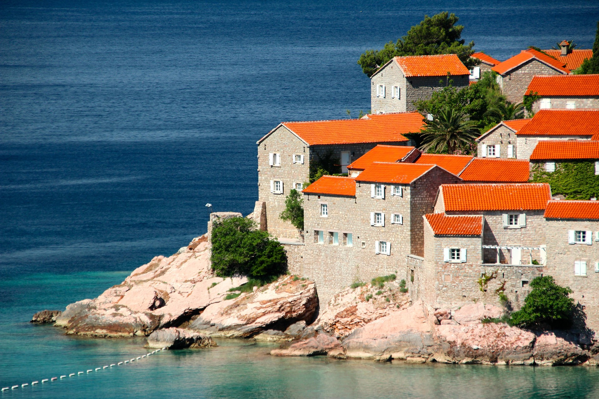Mediterrane Küste als Beispiel für die Bearbeitung von Urlaubsfotos